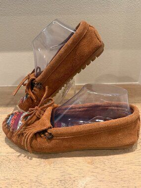 Minnetonka Women's Suede Fringed Moccasin Loafers Size 7